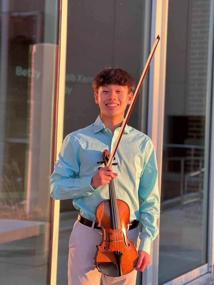 Stephan Zhang, violinist, Harmony Ensemble alumni.